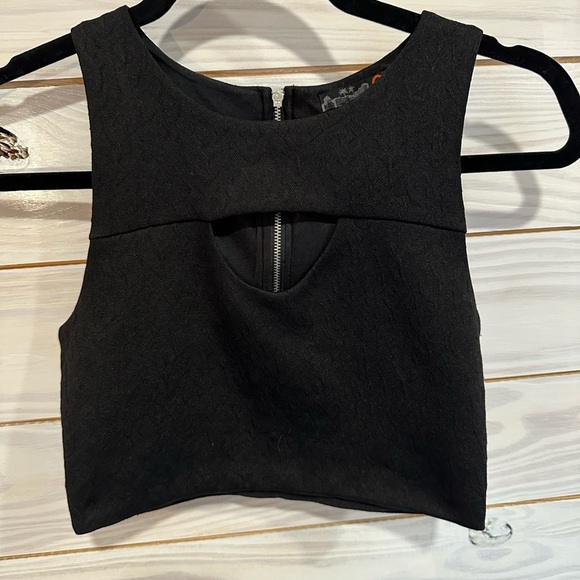 Guess Black Sleeveless Crop Tank Top with Cut Out - Picture 1 of 5